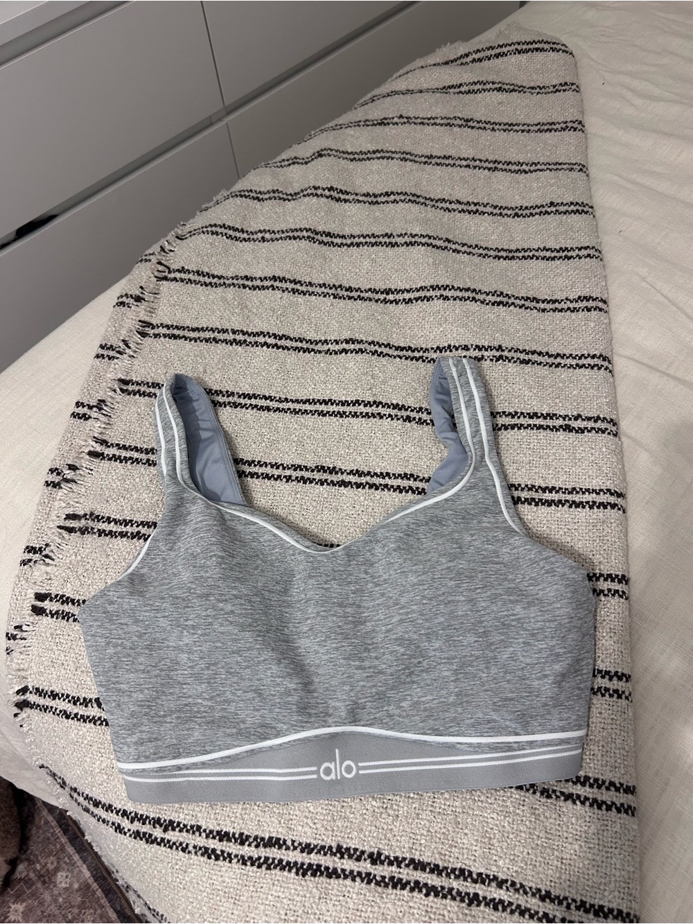 Alo Soft Heart Throb Sports Bra - Picture 3 of 5